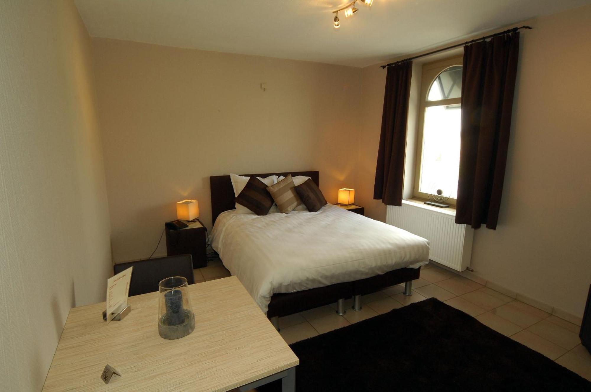 Hotel Le Saint Loup Gembloers Buitenkant foto