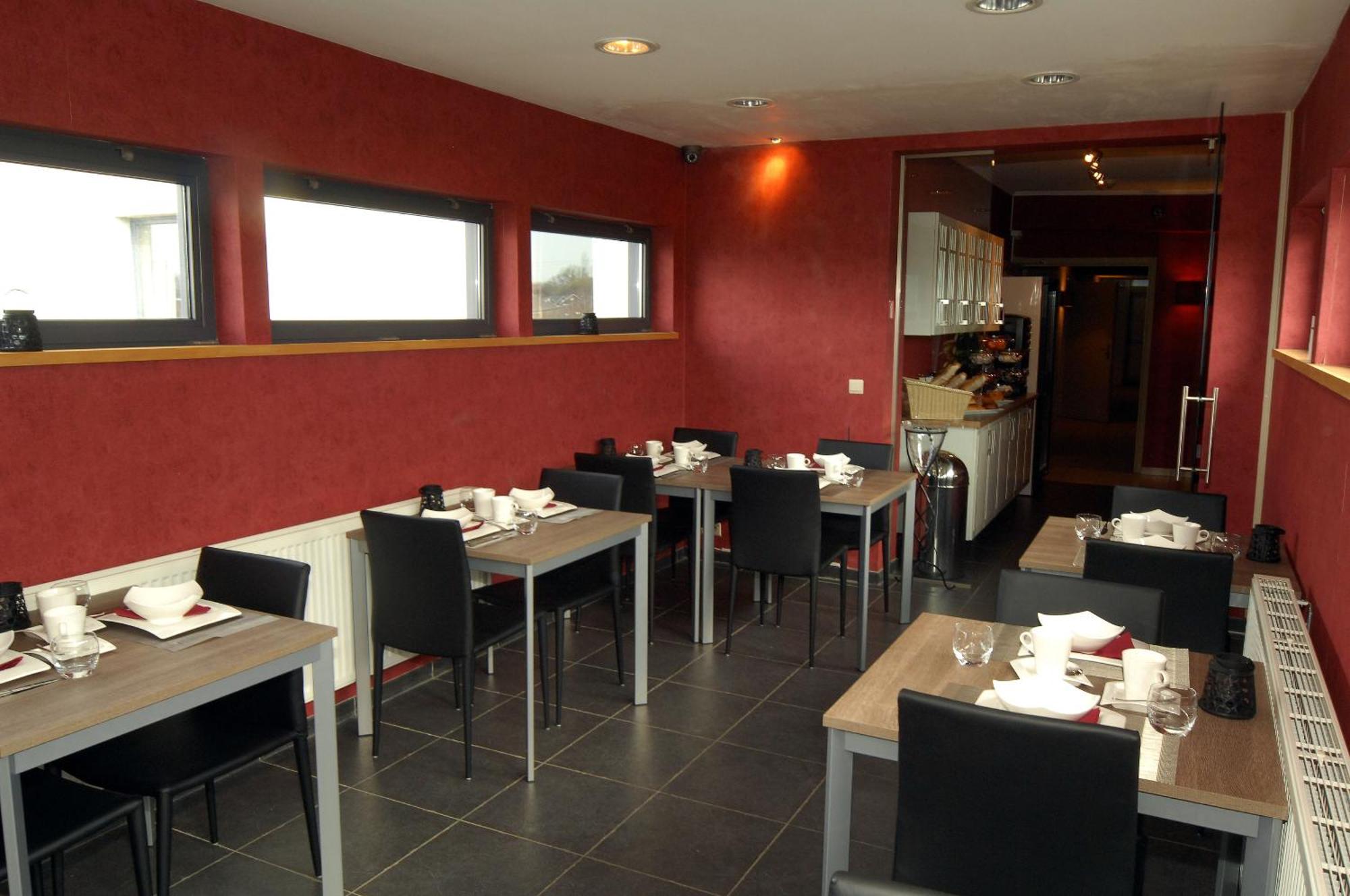 Hotel Le Saint Loup Gembloers Buitenkant foto