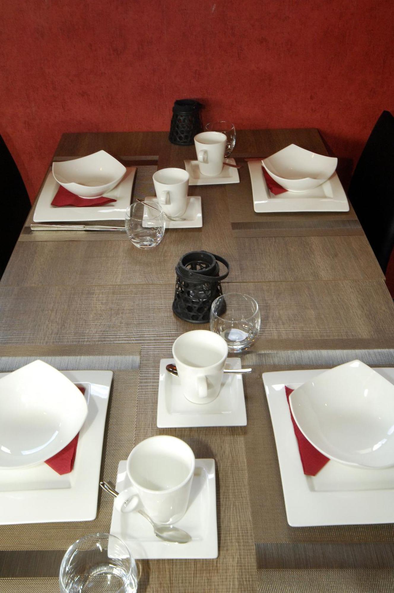 Hotel Le Saint Loup Gembloers Buitenkant foto