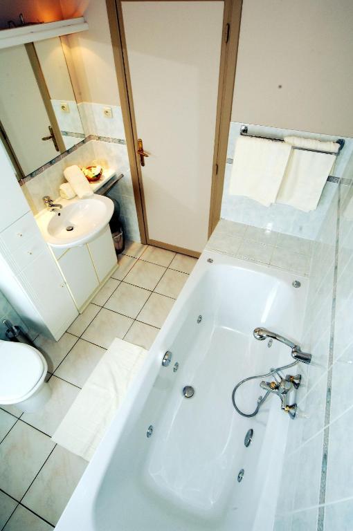 Hotel Le Saint Loup Gembloers Kamer foto